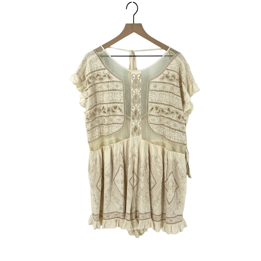 Free People elegant bohemian lacy Cream Romper shorts  Lg NWT $228